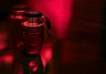 Uso diario con aroma sutil y persistente de Victoria's Secret Very Sexy.