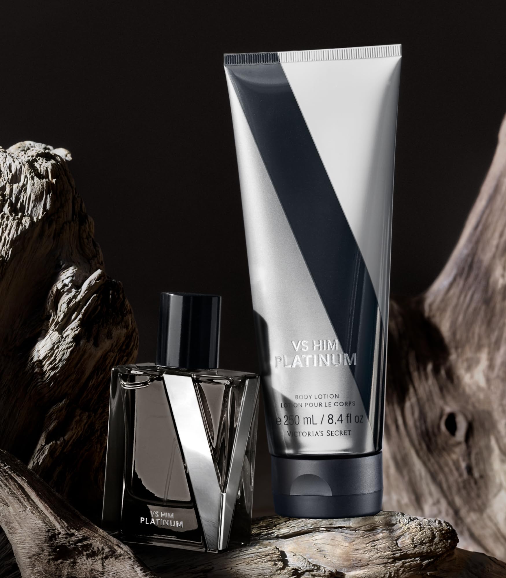 VS Him Platinum, aplicación suave en cuello y torso para aroma duradero.