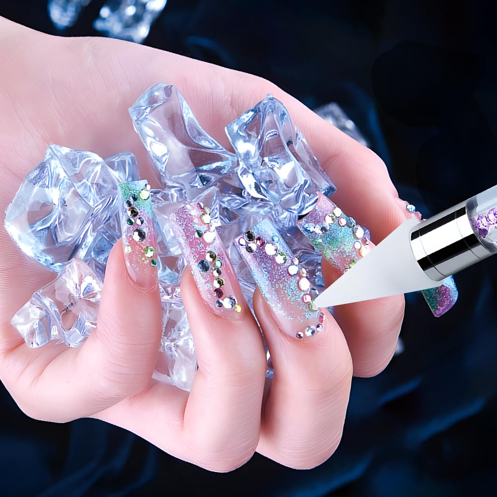 Vikerer arte de uñas con cristales en proceso de aplicación