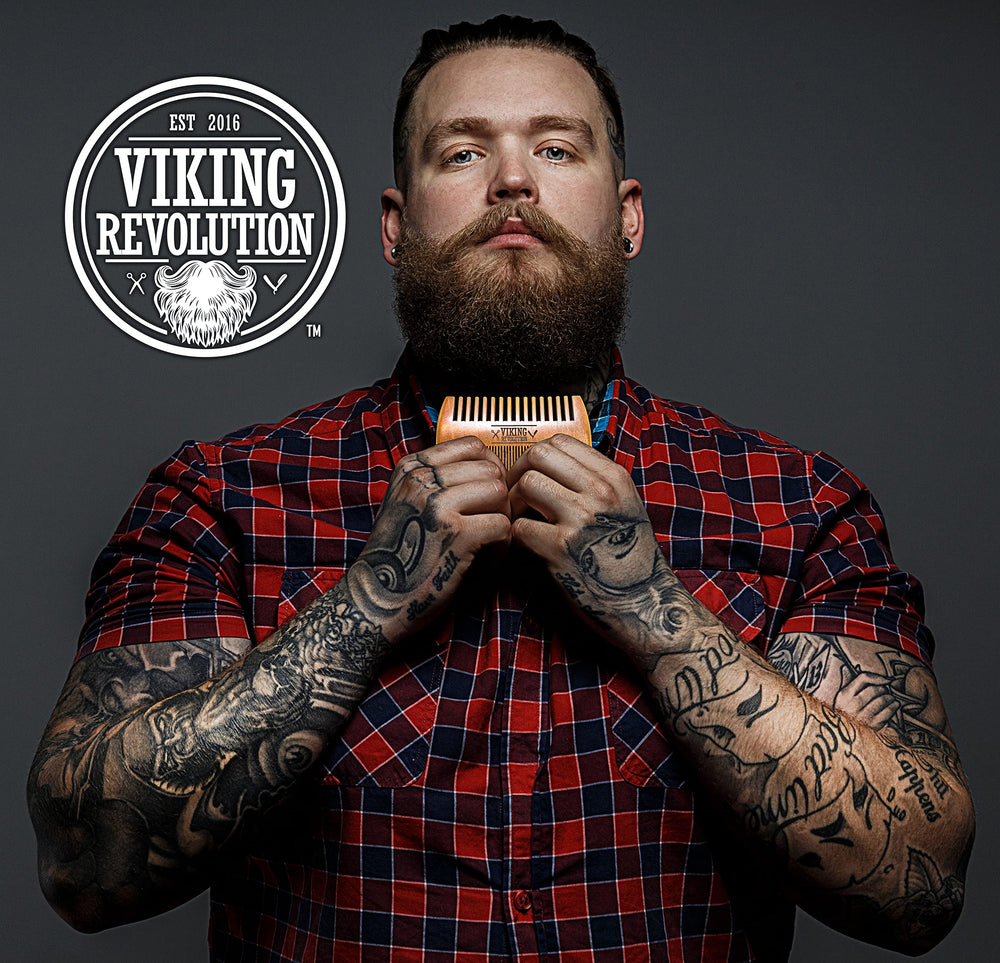 Dientes finos y gruesos del peine Viking Revolution para desenredar con suavidad.