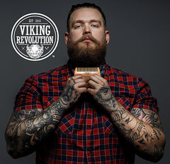 Dientes finos y gruesos del peine Viking Revolution para desenredar con suavidad.