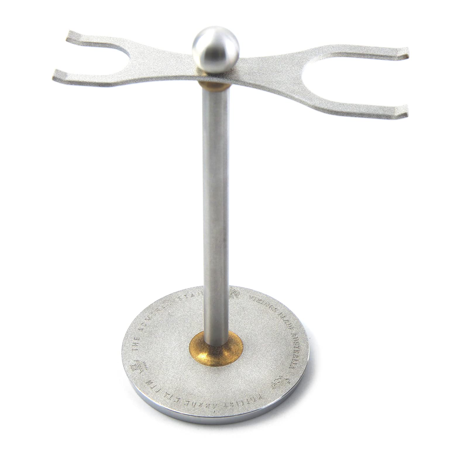 El Admiral de Vikings Blade, soporte para brocha, facilita secado y almacenamiento ordenado.