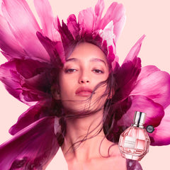 Viktor&Rolf Flowerbomb: jazmín y rosa para un aura romántica.