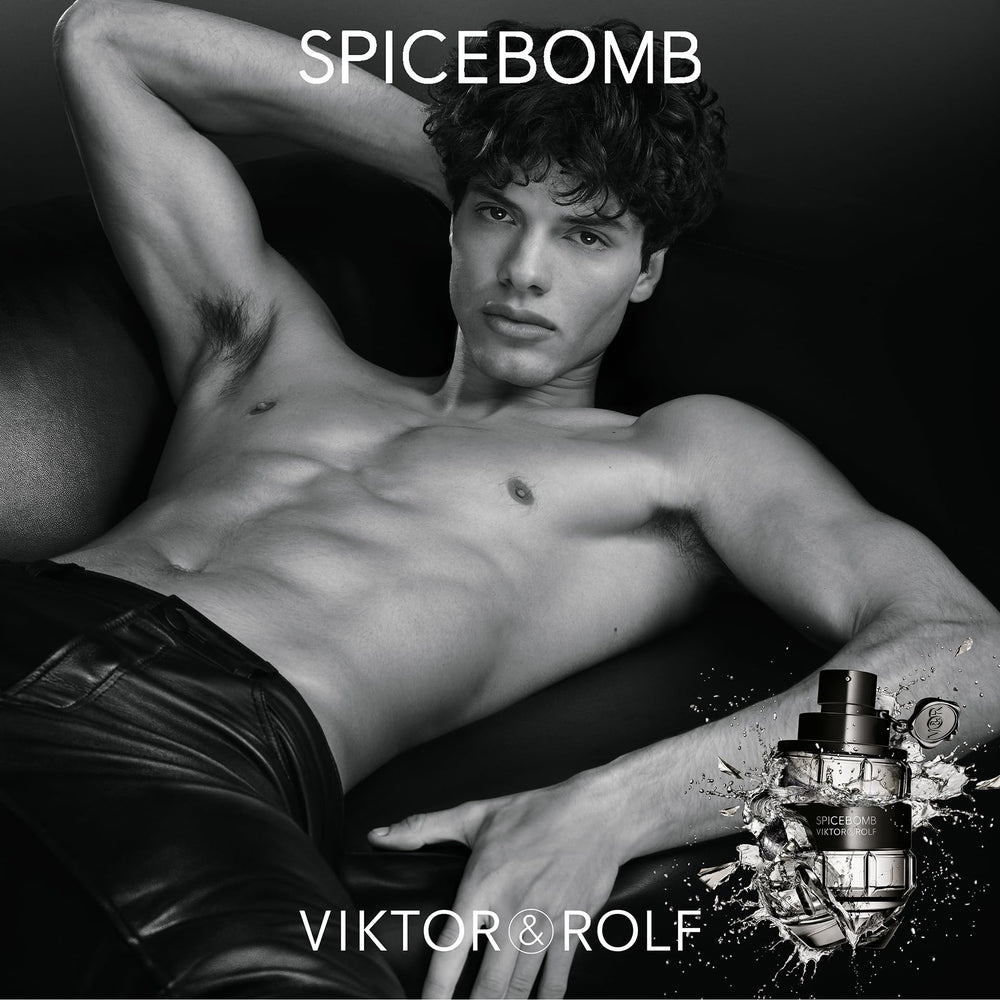 Viktor & Rolf Spicebomb, etiqueta-detalle, promoción del aroma con estilo distintivo.