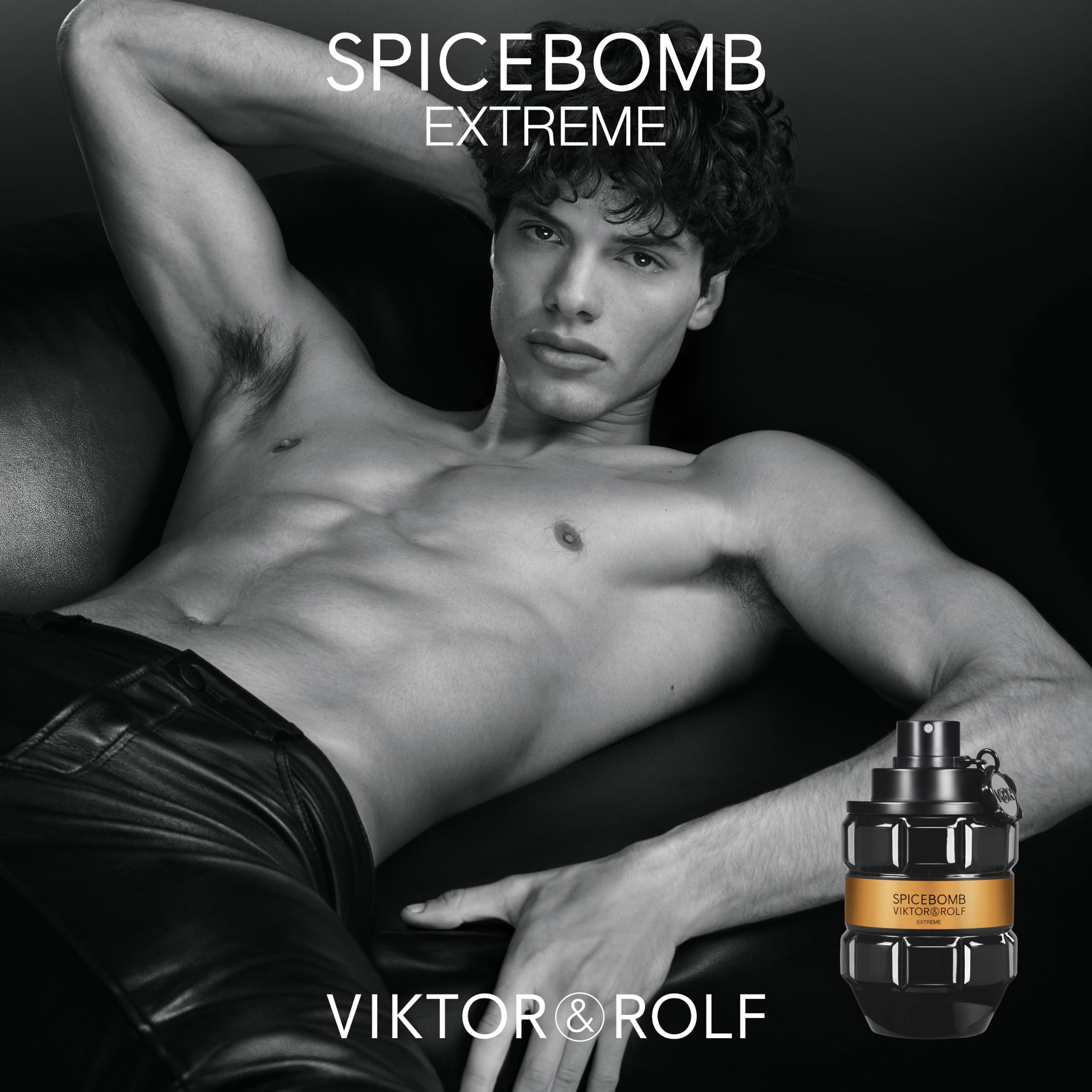 Escena nocturna con Spicebomb Extreme, insinuación de poder y sofisticación.