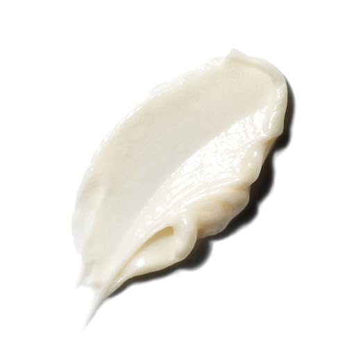 Aplicación de Virtue Smooth en cabello rizado para manejabilidad.