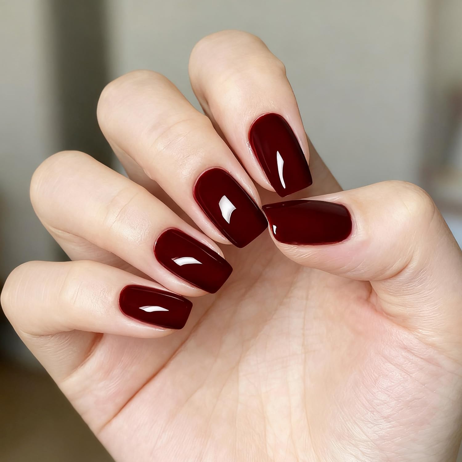 Manicura Vishine en tono rojo, acabado profesional y duradero