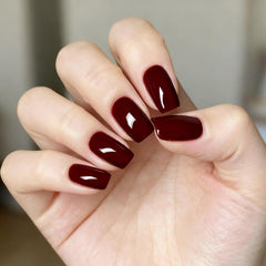 Manicura Vishine en tono rojo, acabado profesional y duradero