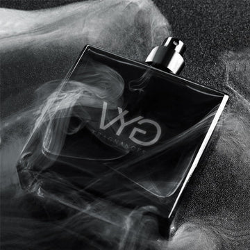 Etiqueta frontal de VYG, aspecto sobrio y elegante para primeras impresiones.
