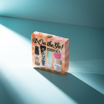Fijador W7 para fijar el maquillaje y mantener la piel fresca.