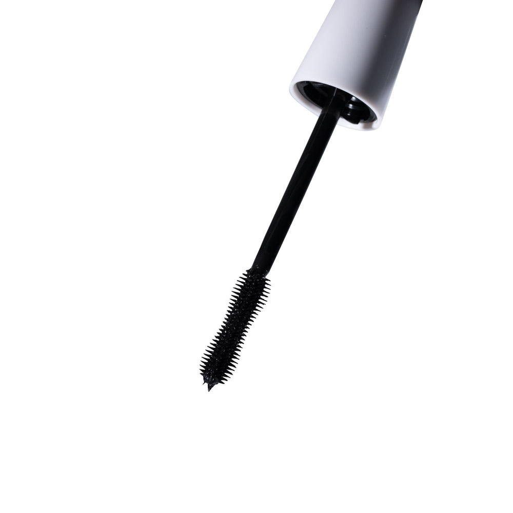 W7 Oh So Sensitive Mascara cepillo fino para definición de pestañas.