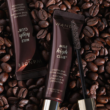 Producto Wander Beauty Mile High Club en neceser para retoques rápidos.