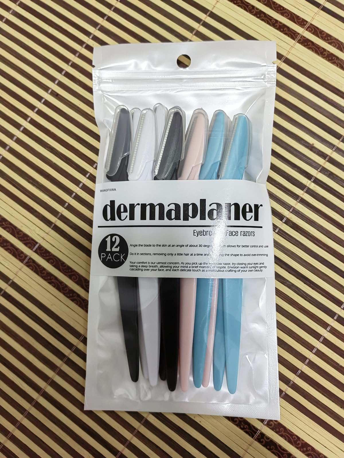 Navaja dermaplane WANGFXWA, acabado ergonómico para un afeitado suave y precise.