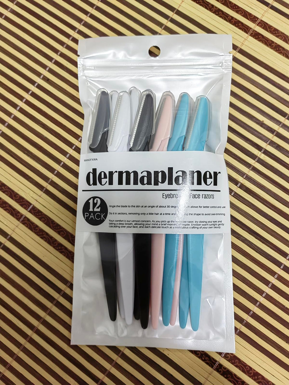 Navaja dermaplane WANGFXWA, acabado ergonómico para un afeitado suave y precise.