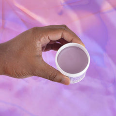 Wavebuilder Deep Wave Purple Haze Ultra Hold Pomada: textura cremosa para aplicación suave y uniforme.