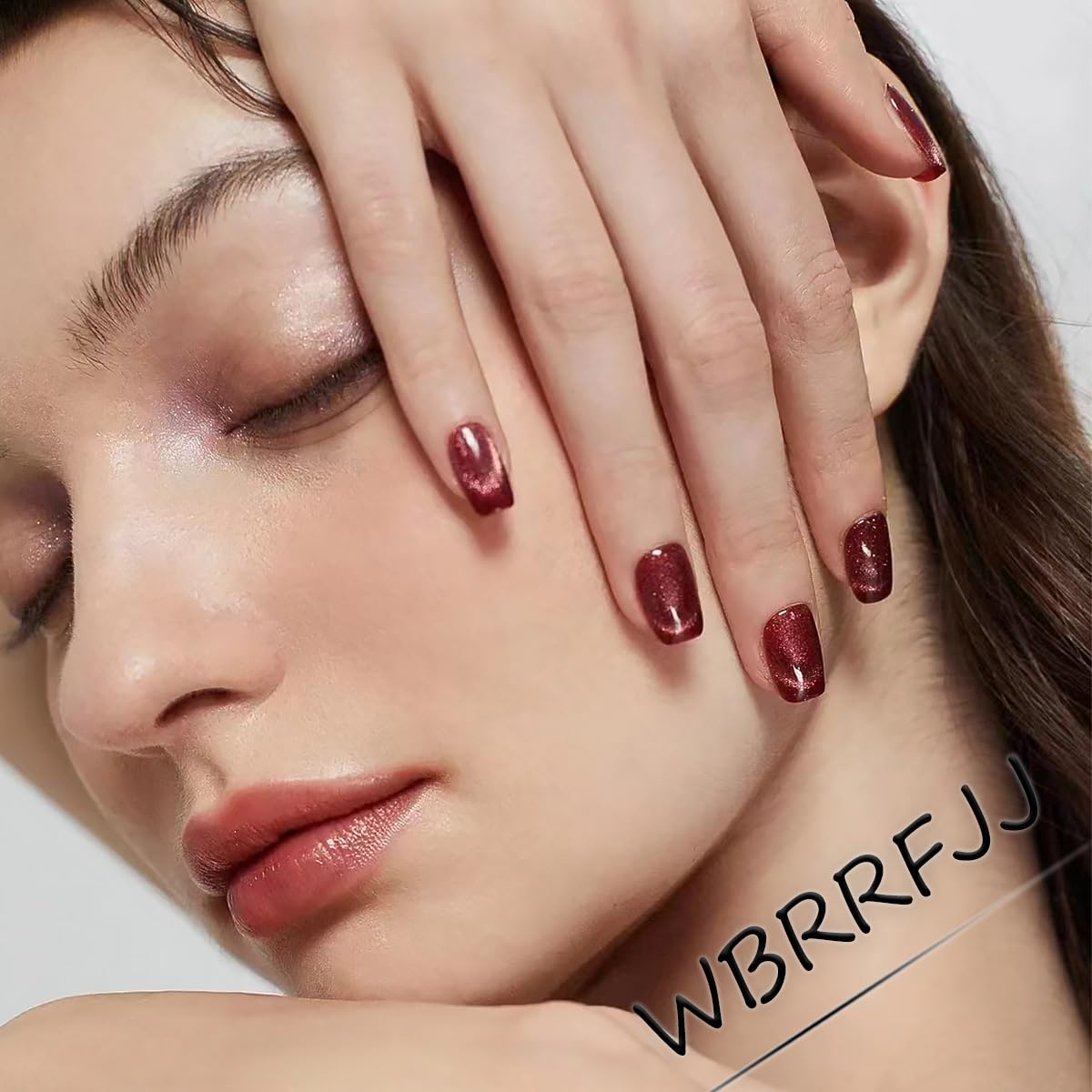 Uñas de cobertura total con brillo gloss y sensación cómoda