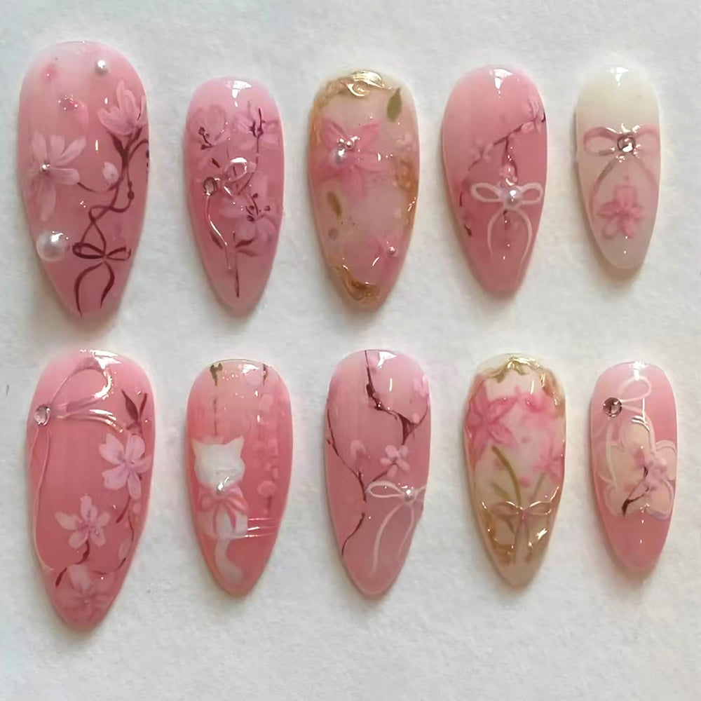 Uñas postizas WBRRFJJ con flor rosa y acabado almendra para look primaveral
