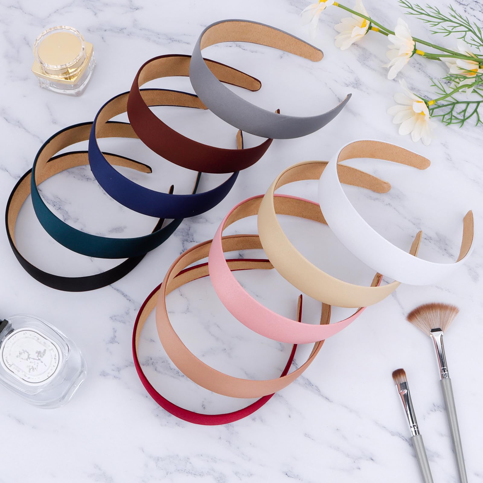 Bandas satinadas Wecoe en caqui para combinaciones discretas.