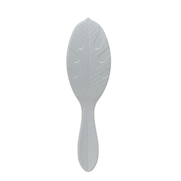 Wet Brush Go Green Charcoal cerdas Intelliflex en primer plano para desenredar sin esfuerzo.