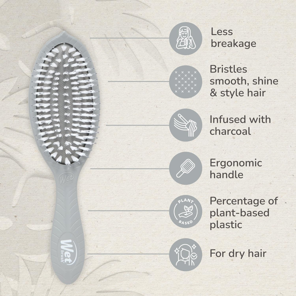 Wet Brush Go Green Charcoal detalle de cerdas distribuyendo aceites naturales.