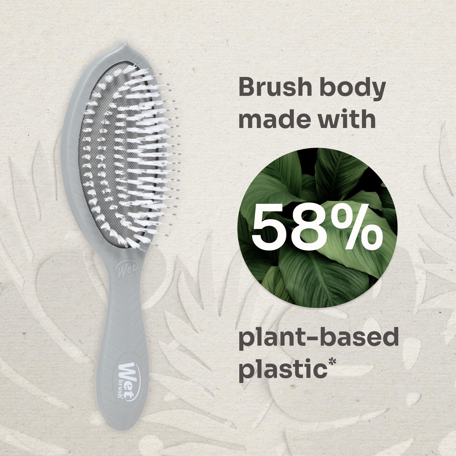 Wet Brush Go Green Charcoal primer plano de cerdas suaves para cabello delicado.