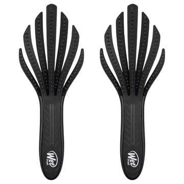 Wet Brush Go Green Curl Detangler negro, primer plano mostrando diseño para rizos y desenredo suave sin tirar