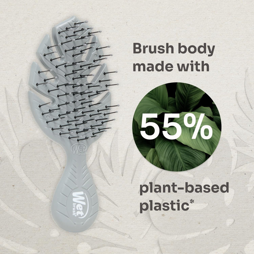 Cuerpo de plástico vegetal al 55% del Wet Brush Go Green Mini Detangler gris