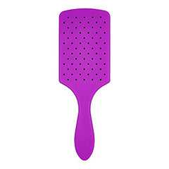 Wet Brush Paddle Detangler facilita el desenredo suave sin tirar del cabello.