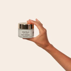 Texture creme-visage onctueuse Wild Ferns pour une douceur cutanée.