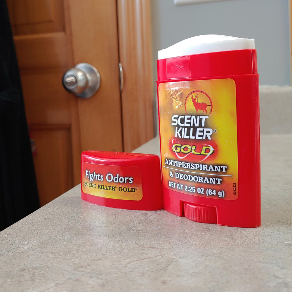 Desodorante sin fragancia Scent Killer Gold aplicado en axila para discreción