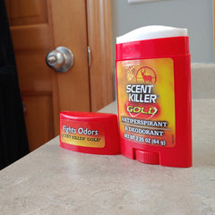 Desodorante sin fragancia Scent Killer Gold aplicado en axila para discreción