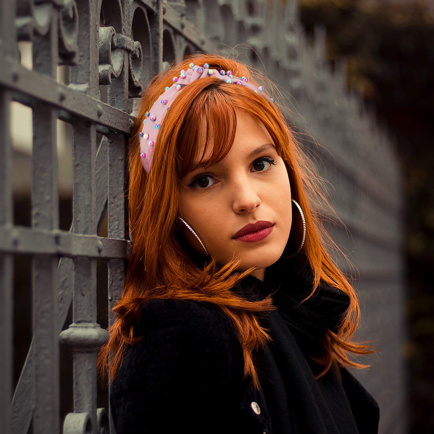 Willbond diadema rosada para fiestas, añade toque elegante.