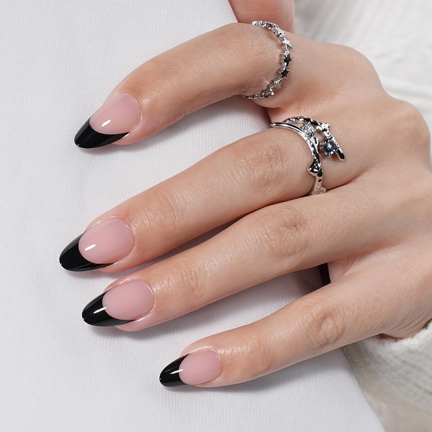 aplicación de uñas winibeauty en la mano, ajuste cómodo y rápido.