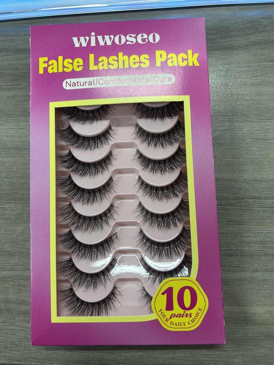 Pestañas wiwoseo en estilo ojo de gato para un aspecto natural