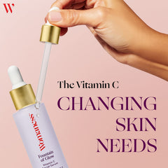 Aplicación suave del serum en la piel con aspecto de brillo ligero