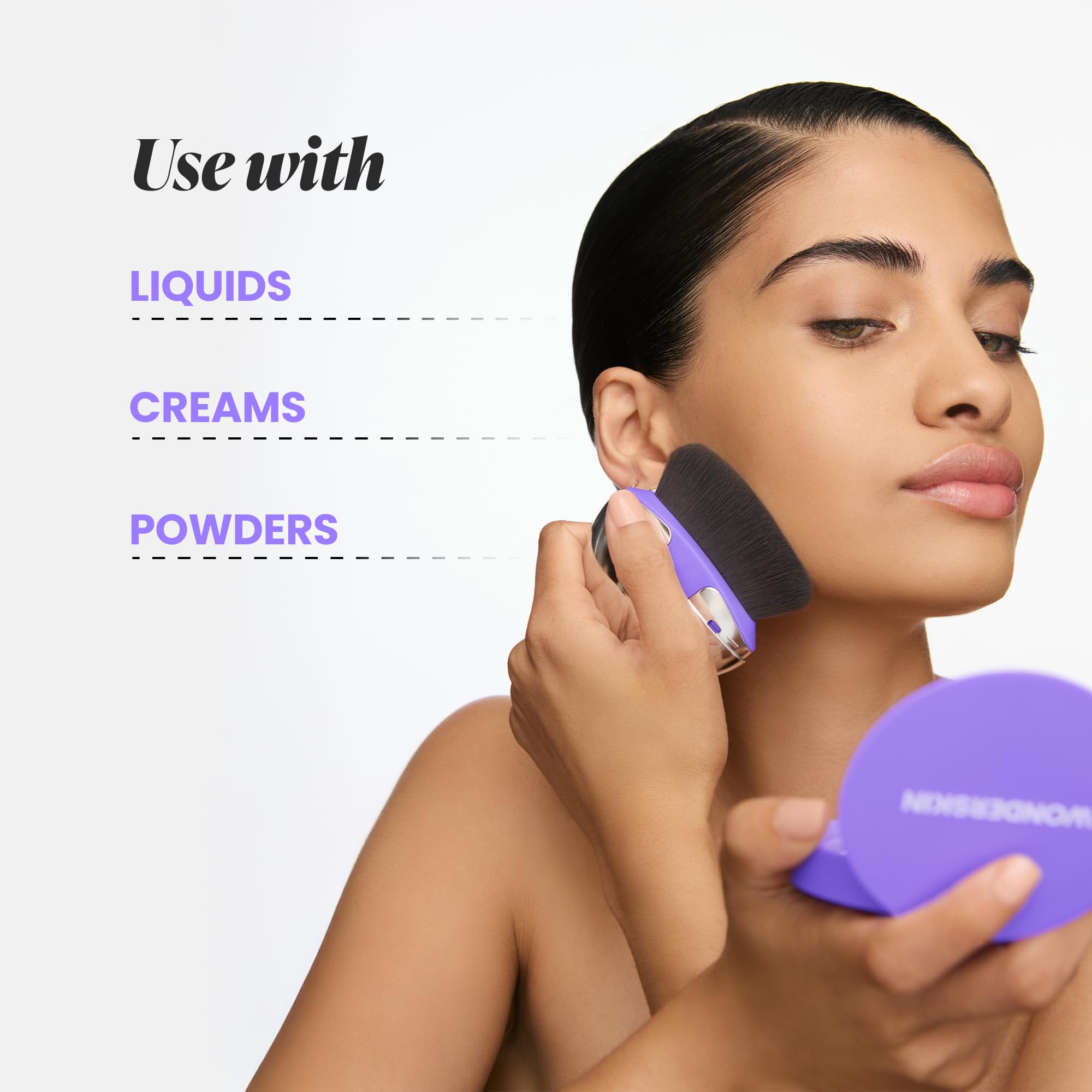 Wonderskin Dial-It-Up: diseño ergonómico que facilita la aplicación y el difuminado diario.