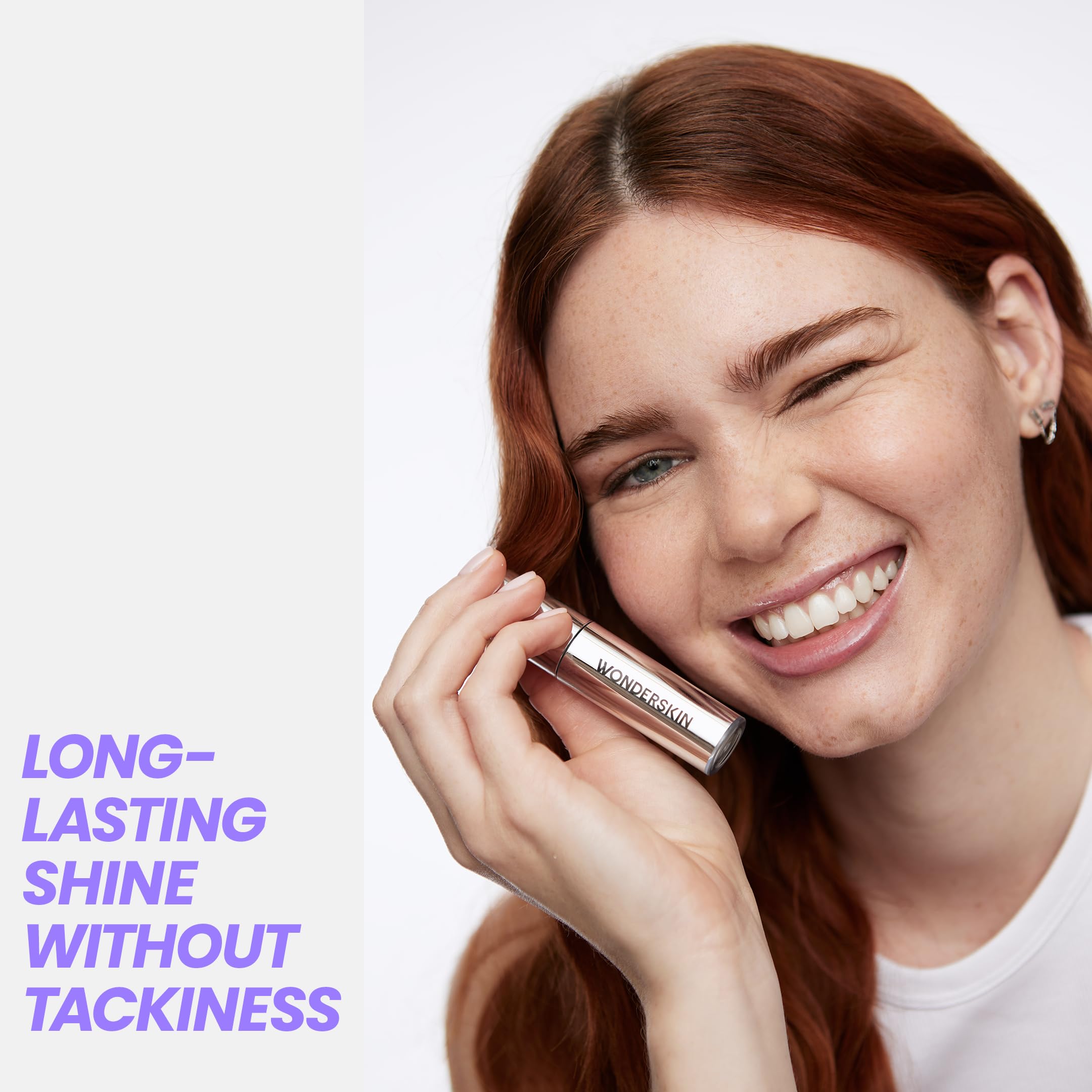 WonderSkin Lip Oil ofrece tono claro suave para un look natural.