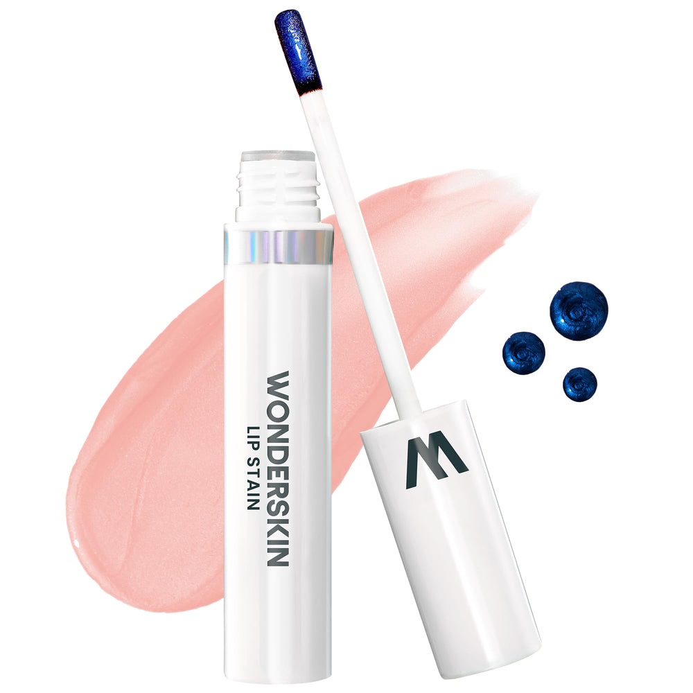 Wonderskin Wonder Blading muestra aplicación suave en labio para color natural