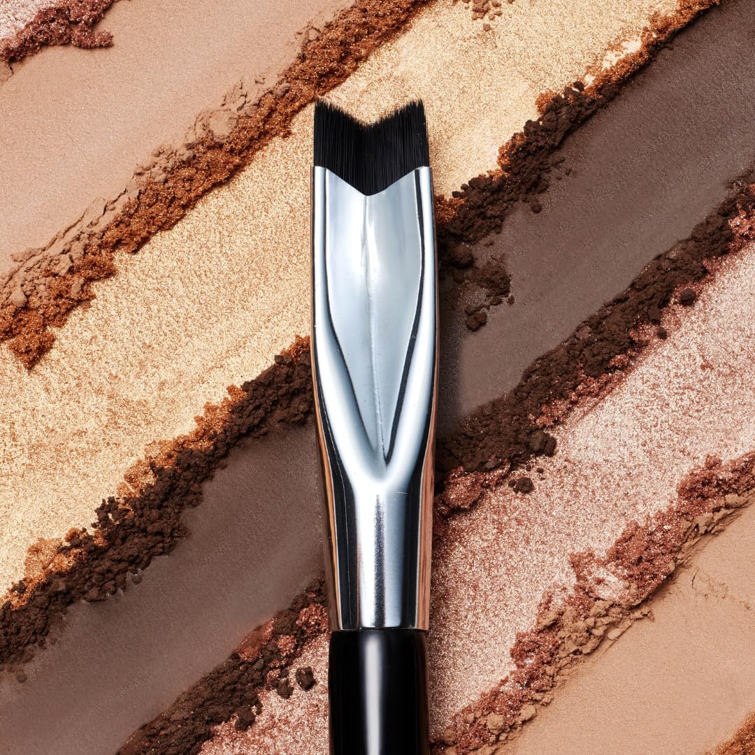 Woosh Corner Brush Puntas Suaves Veganas para aplicación suave y ética.