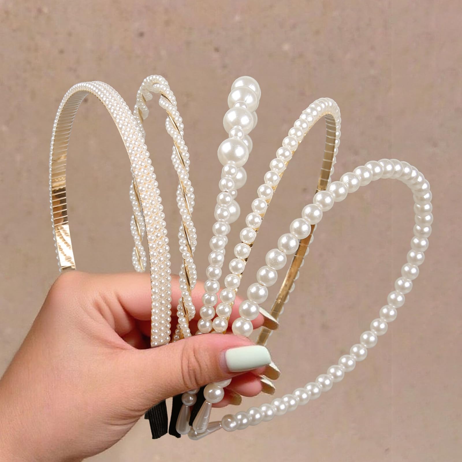 Diadema de perlas clásica WOVOWOVO, añade elegancia a peinados para eventos formales.