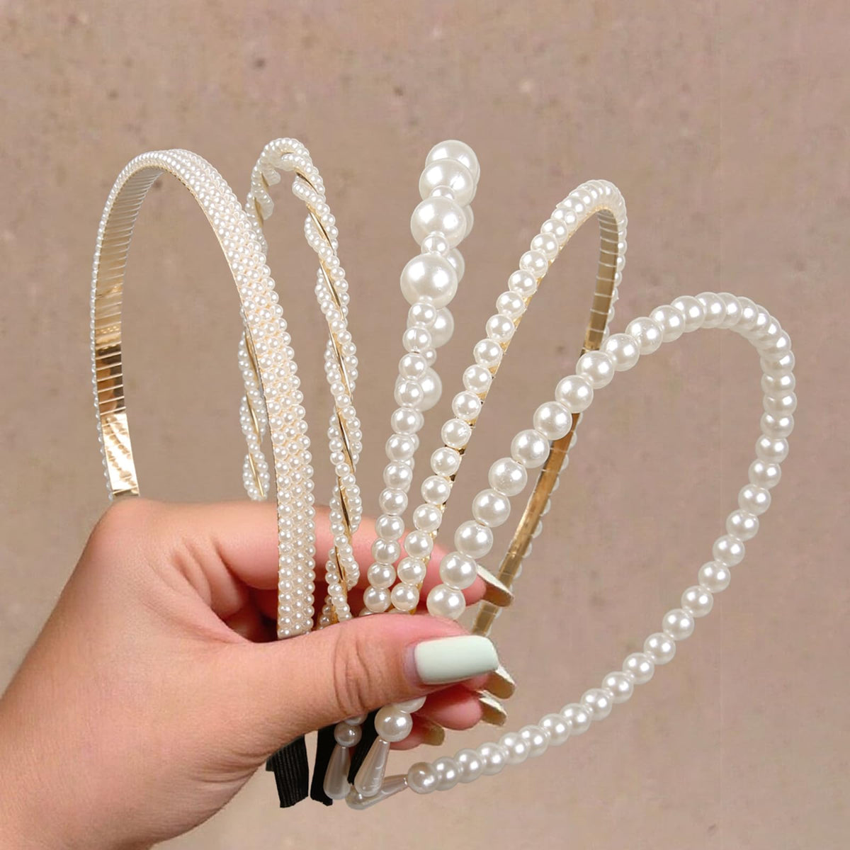 Diadema de perlas clásica WOVOWOVO, añade elegancia a peinados para eventos formales.