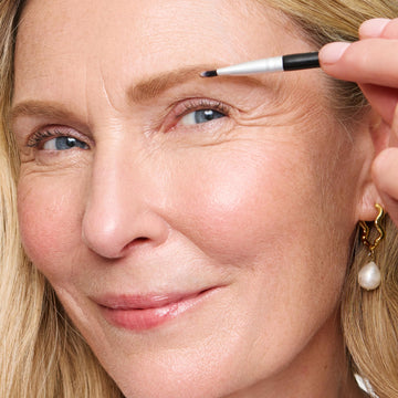 WUNDERBROW tres tonos disponibles para adaptar cejas y cabello.
