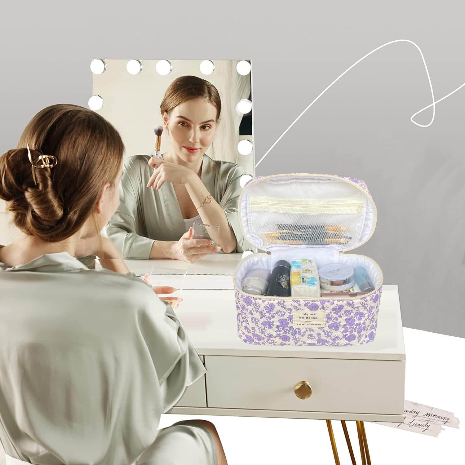 WYJ estuche maquillaje acolchado floral, perfecto para organizar cosméticos y accesorios.
