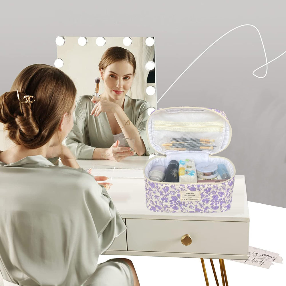 WYJ estuche maquillaje acolchado floral, perfecto para organizar cosméticos y accesorios.