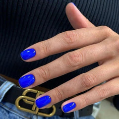 Uñas postizas XCREANDO en azul real, cuadradas y modernas para cualquier ocasión
