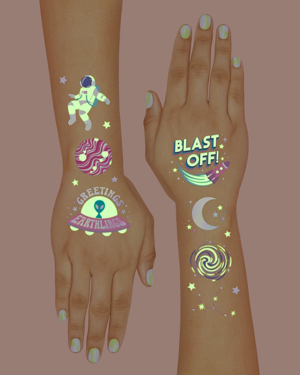 Tatuajes xo Fetti cohetes espaciales para decoración.