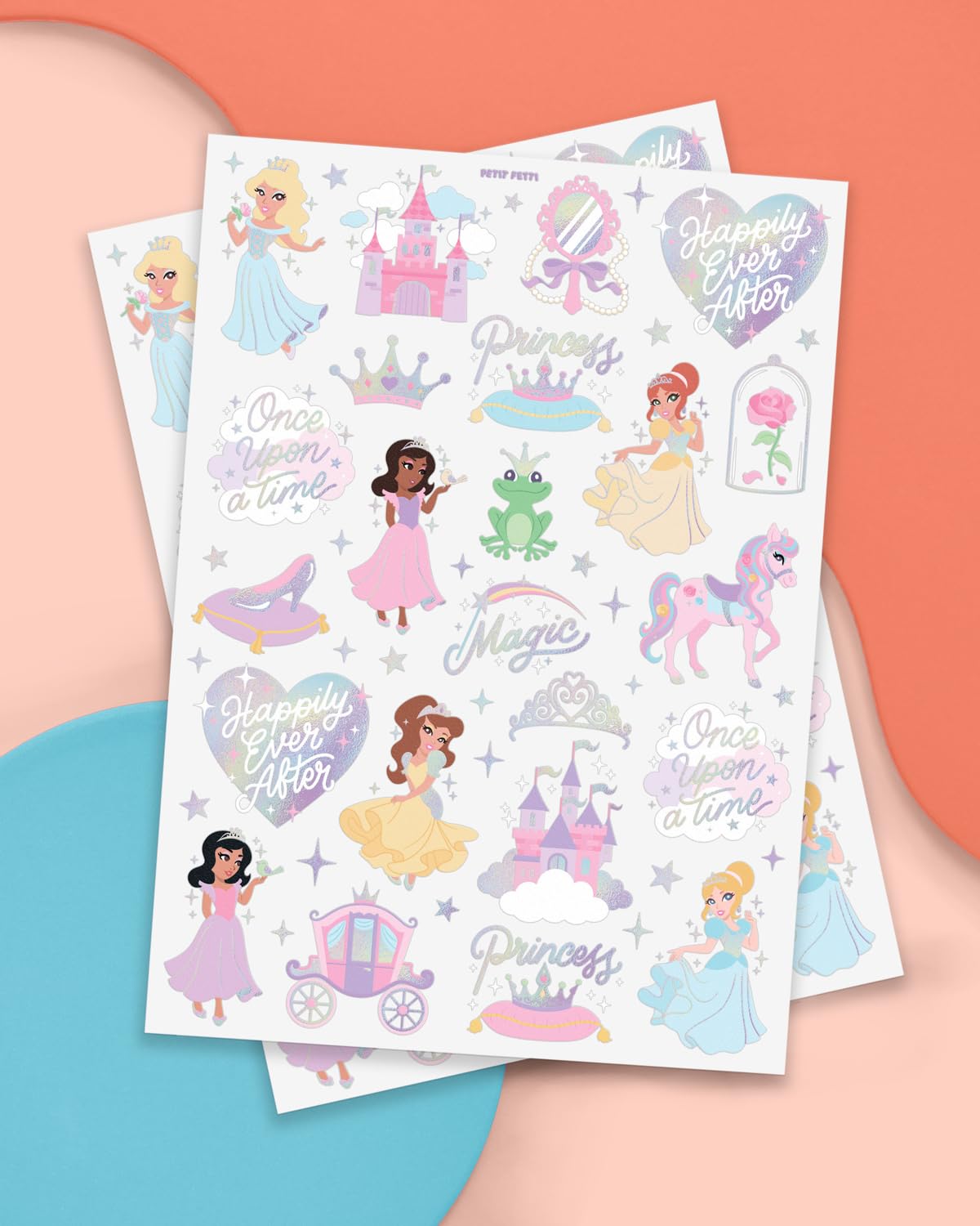 Tatuajes xo Fetti corazones y tiaras, perfecta adición para la celebración.
