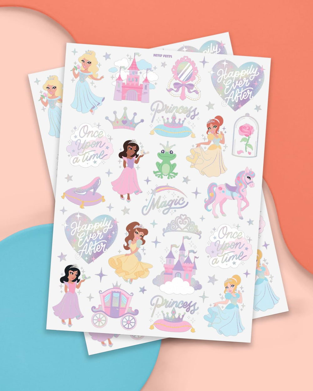 Tatuajes xo Fetti corazones y tiaras, perfecta adición para la celebración.