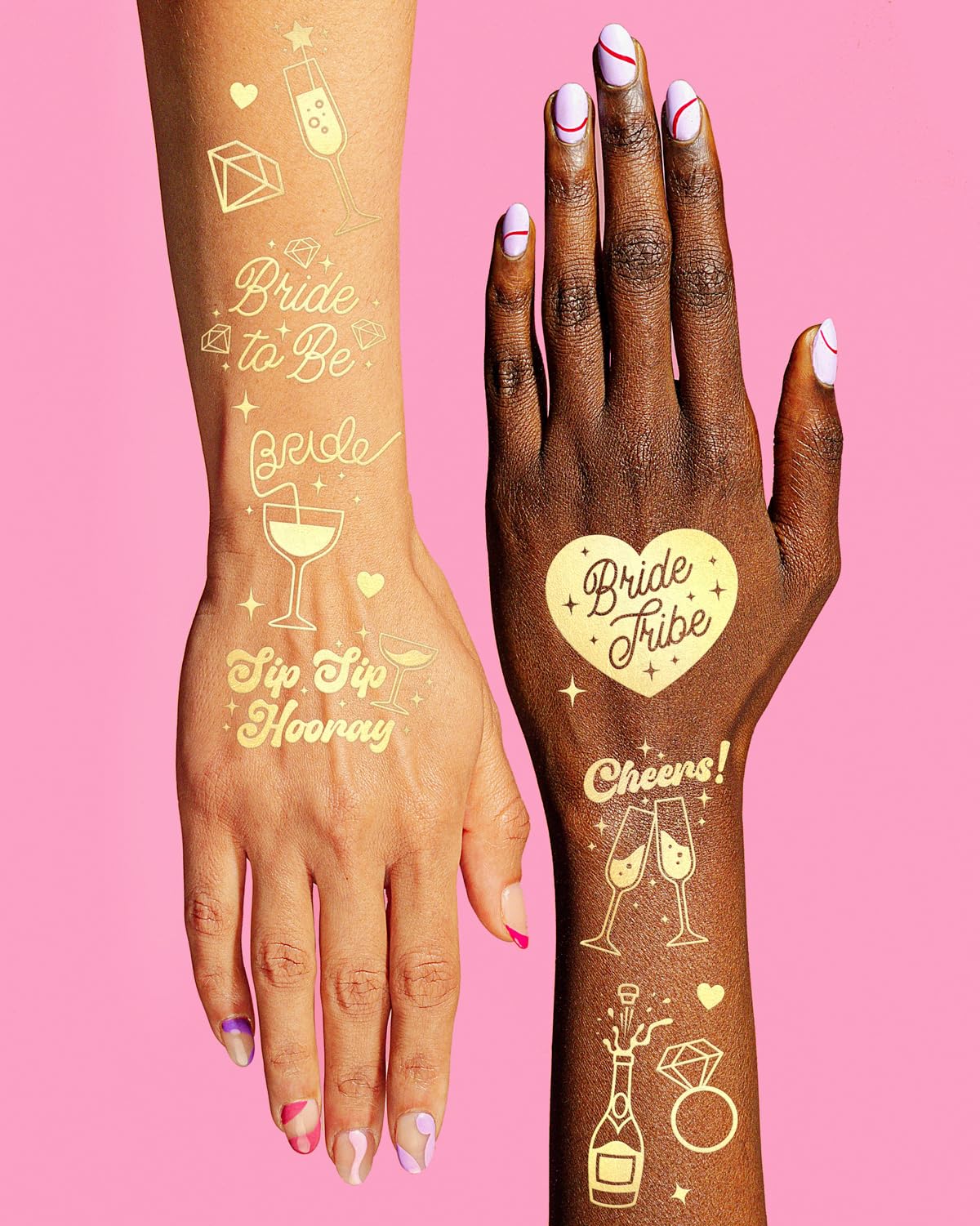Tatuajes dorados xo Fetti con efecto glitter brillante.