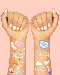 Tatuajes pijamas dibujados xo Fetti, fáciles de aplicar en la noche.